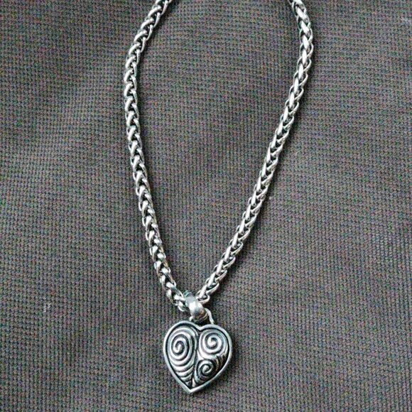 Etsy Vintage Silver Tone Floating Heart Necklace - Picture 3 of 16
